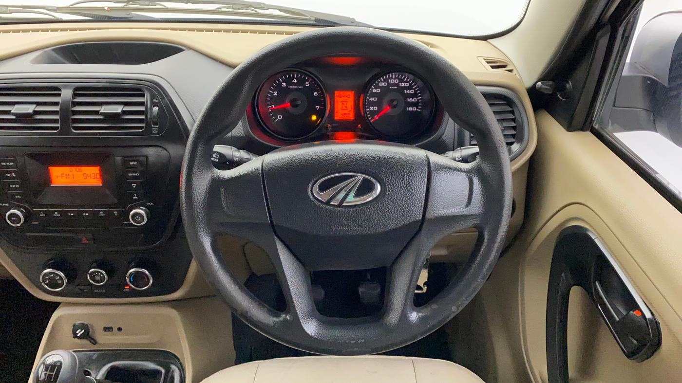 2016 Mahindra TUV300 T6+, Diesel, Manual, 42,714 km, Steering Wheel