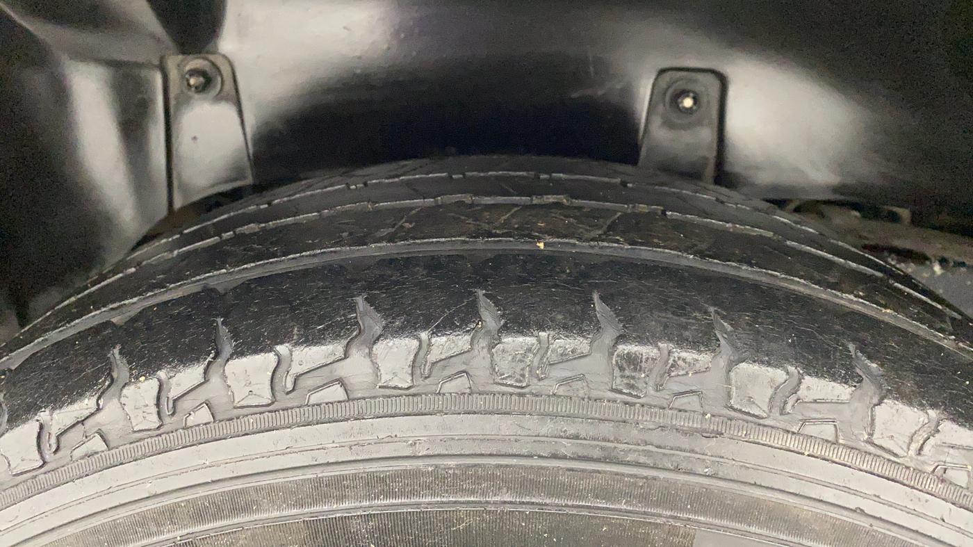 2016 Mahindra TUV300 T6+, Diesel, Manual, 42,714 km, Right Rear Tyre Tread