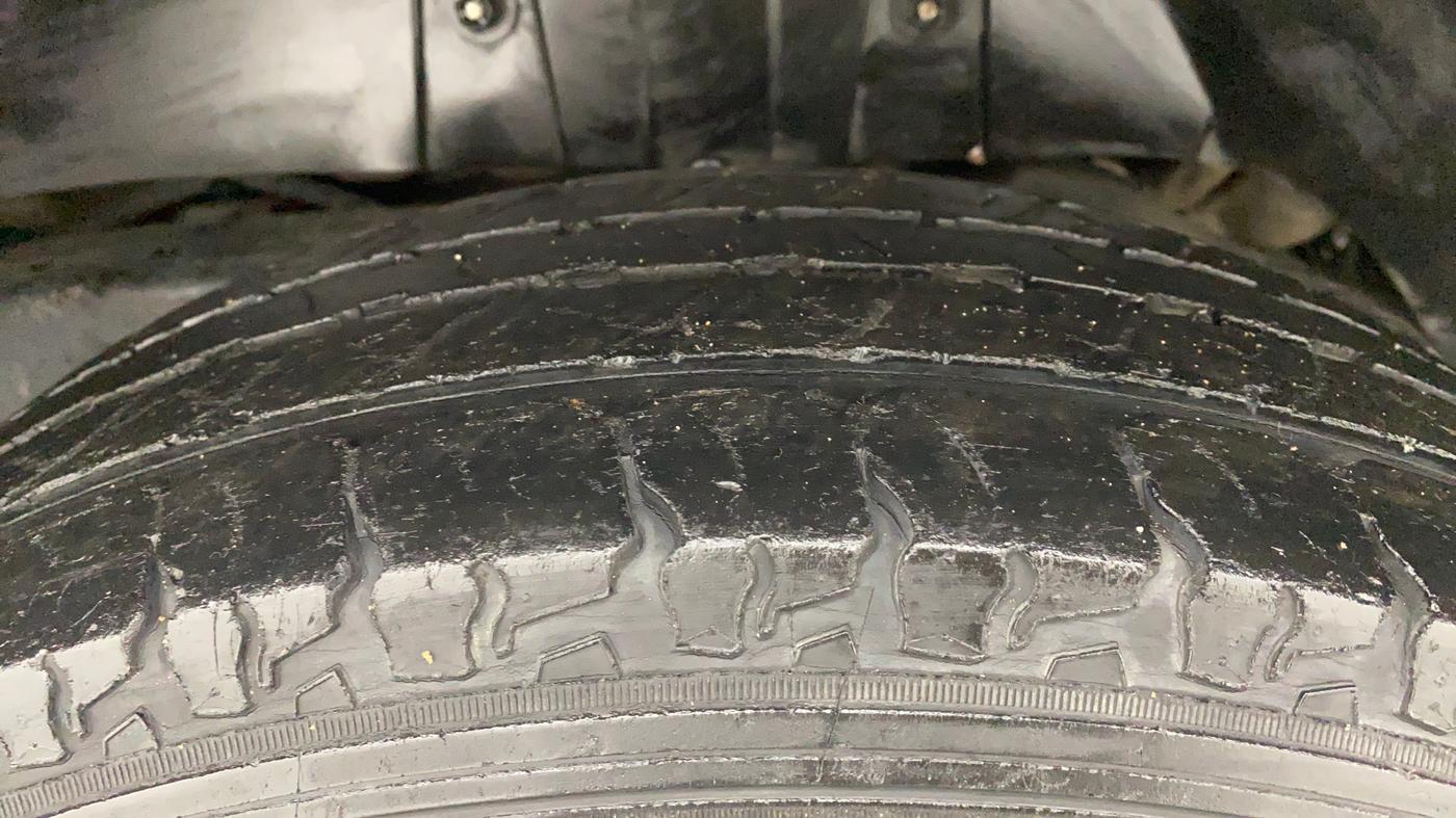 2016 Mahindra TUV300 T6+, Diesel, Manual, 42,714 km, Left Rear Tyre Tread