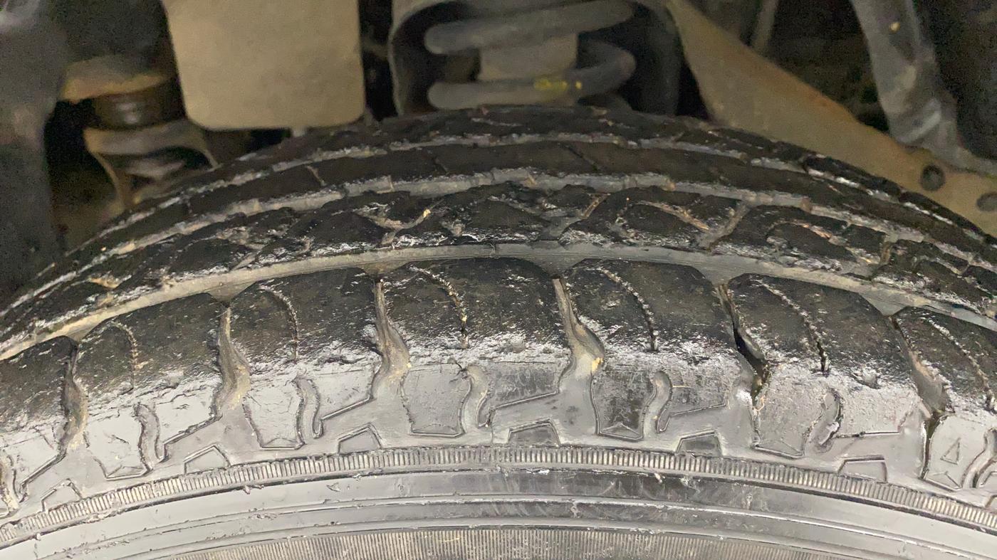2016 Mahindra TUV300 T6+, Diesel, Manual, 42,714 km, Left Front Tyre Tread