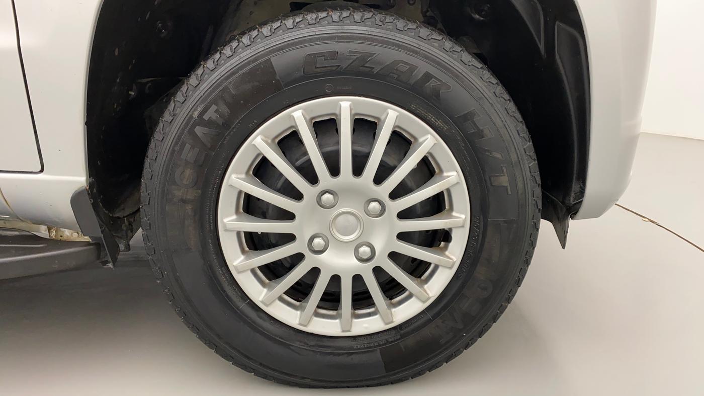 2016 Mahindra TUV300 T6+, Diesel, Manual, 42,714 km, Right Front Wheel