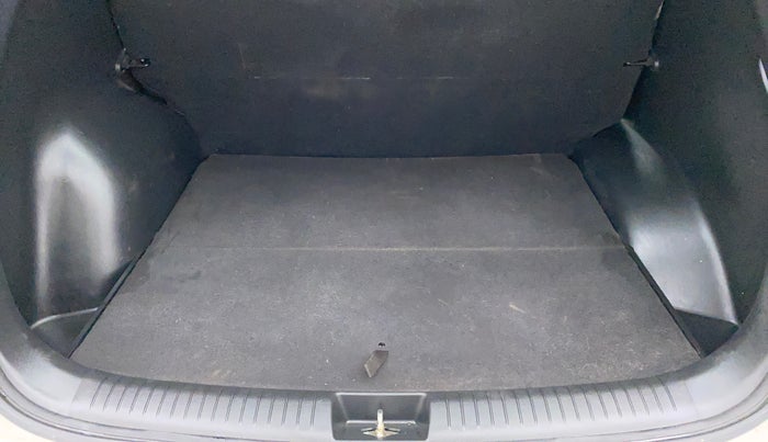 2017 Hyundai Creta E PLUS 1.6 PETROL, Petrol, Manual, 58,257 km, Boot Inside