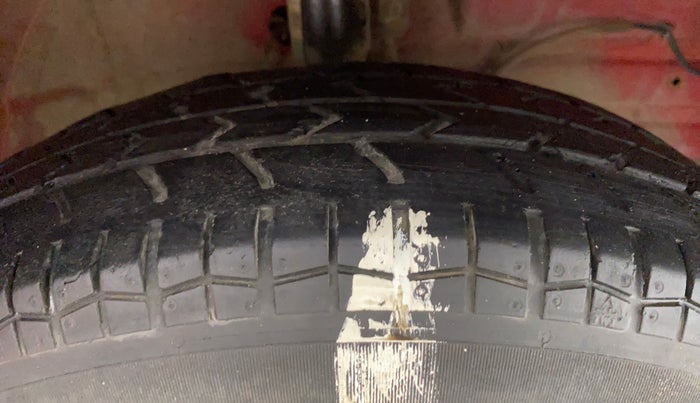 2019 Maruti Swift LXI D, CNG, Manual, 77,236 km, Right Front Tyre Tread