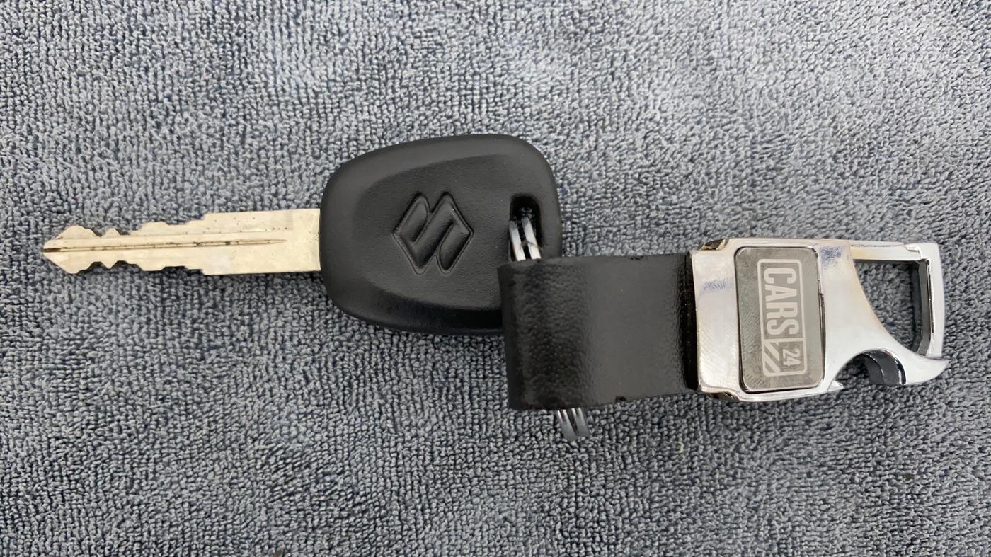 2019 Maruti Swift LXI D, CNG, Manual, 77,236 km, Key Close Up