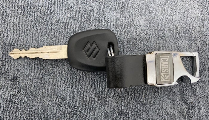 2019 Maruti Swift LXI D, CNG, Manual, 77,236 km, Key Close Up