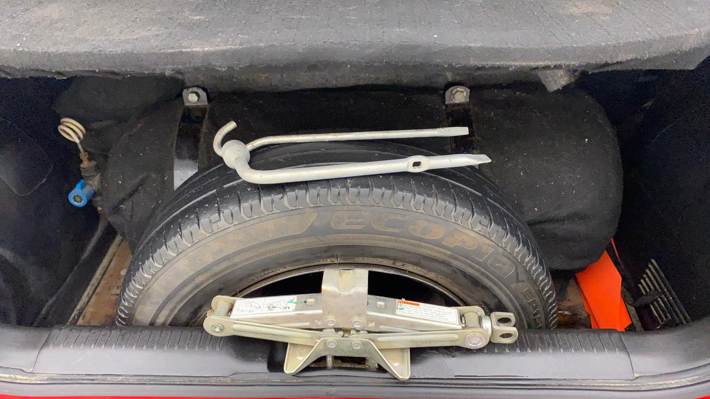 2019 Maruti Swift LXI D, CNG, Manual, 77,236 km, Spare Tyre