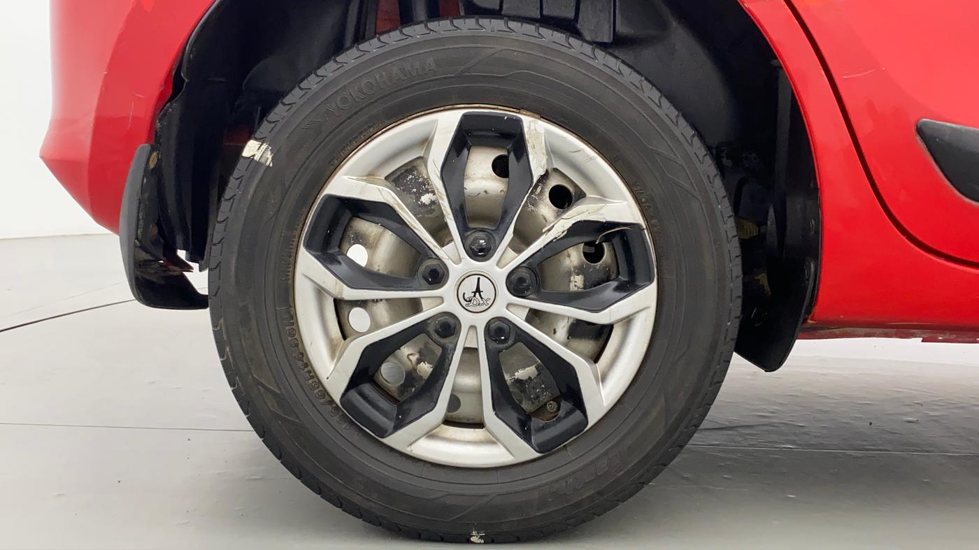 2019 Maruti Swift LXI D, CNG, Manual, 77,236 km, Right Rear Wheel