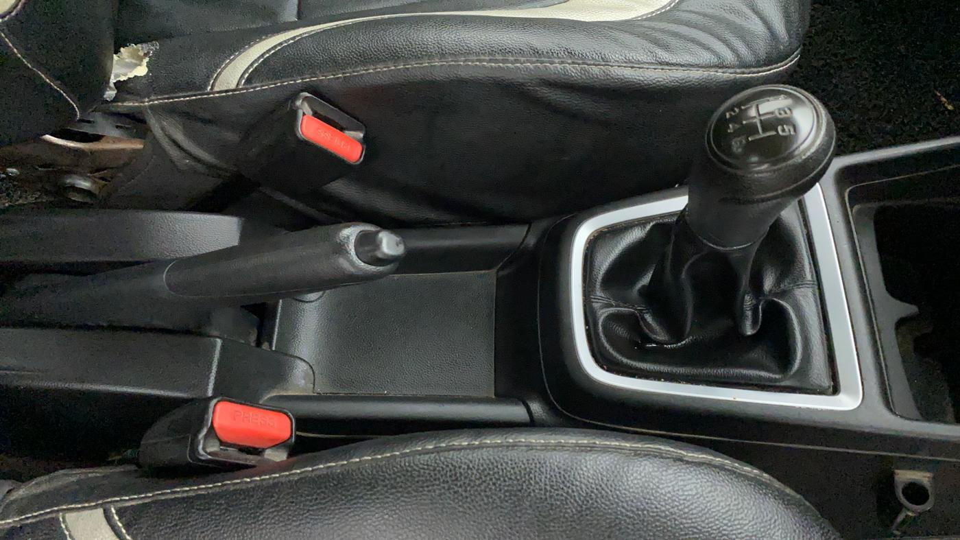 2019 Maruti Swift LXI D, CNG, Manual, 77,236 km, Gear Lever