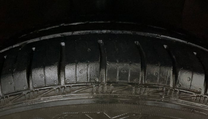 2017 Hyundai Grand i10 SPORTZ 1.2 KAPPA VTVT, Petrol, Manual, 98,050 km, Right Front Tyre Tread