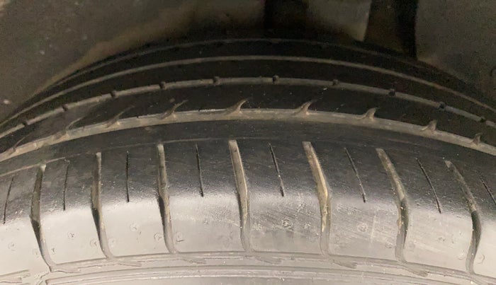 2016 Hyundai Creta SX PLUS AT 1.6 PETROL, Petrol, Automatic, 33,219 km, Left Rear Tyre Tread