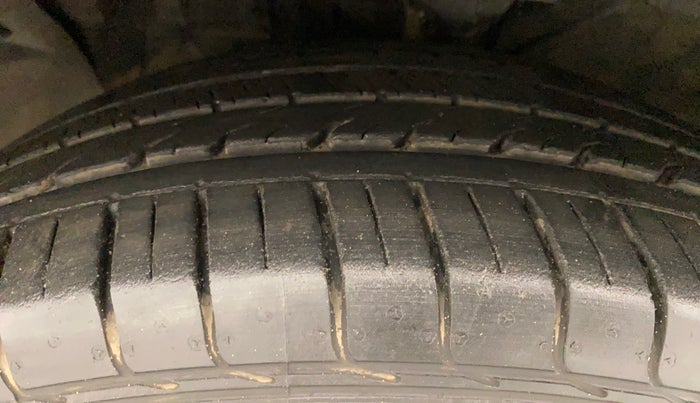 2016 Hyundai Creta SX PLUS AT 1.6 PETROL, Petrol, Automatic, 33,219 km, Left Front Tyre Tread