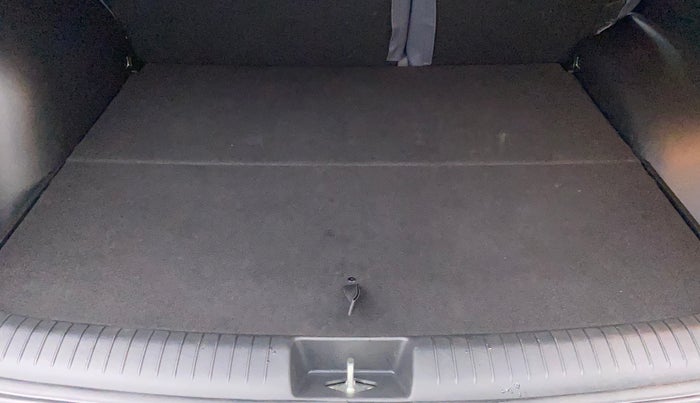 2016 Hyundai Creta SX PLUS AT 1.6 PETROL, Petrol, Automatic, 33,219 km, Boot Inside
