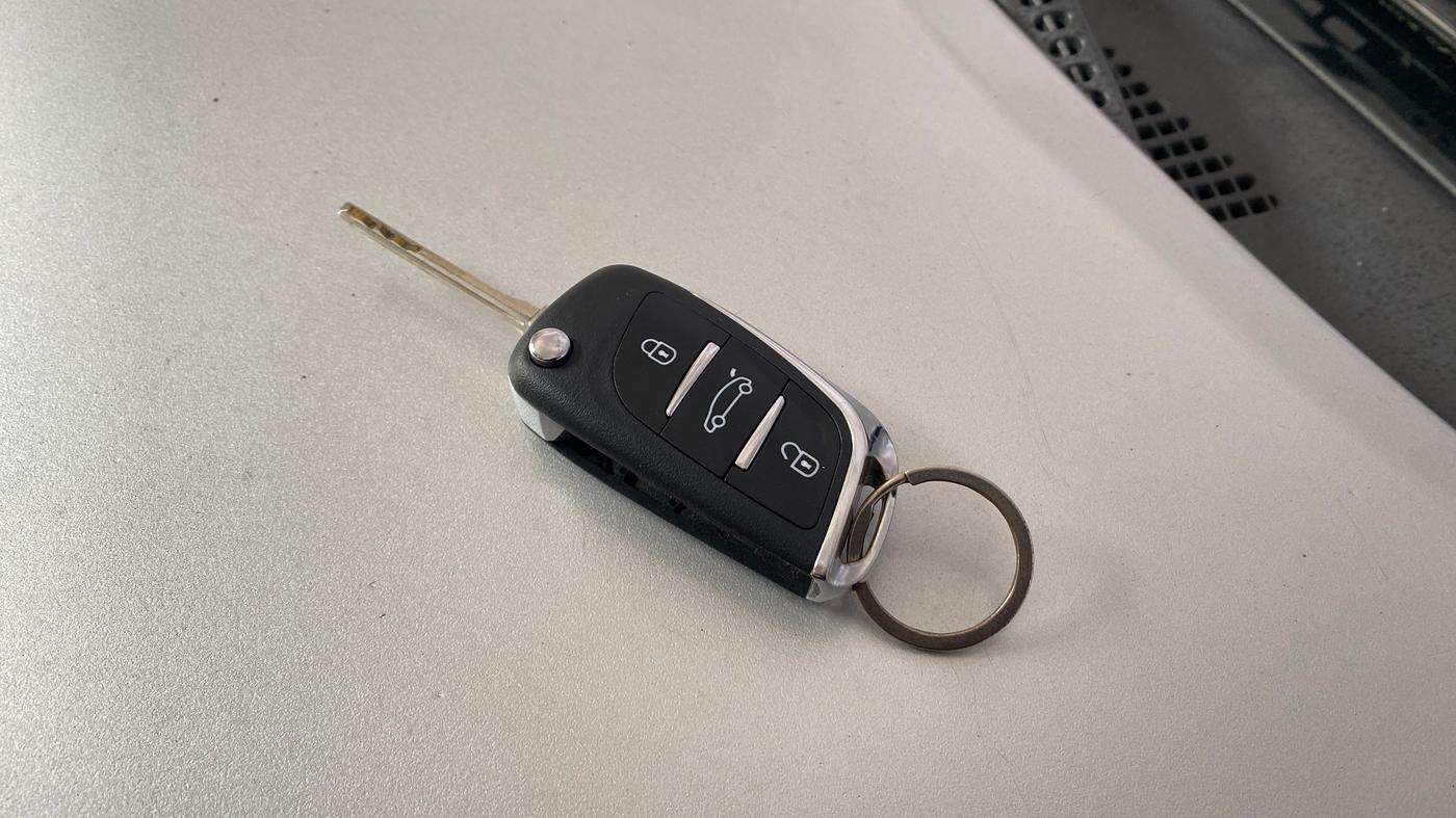 2017 Hyundai Grand i10 SPORTZ (O) 1.2 KAPPA VTVT, Petrol, Manual, 20,721 km, Key Close Up