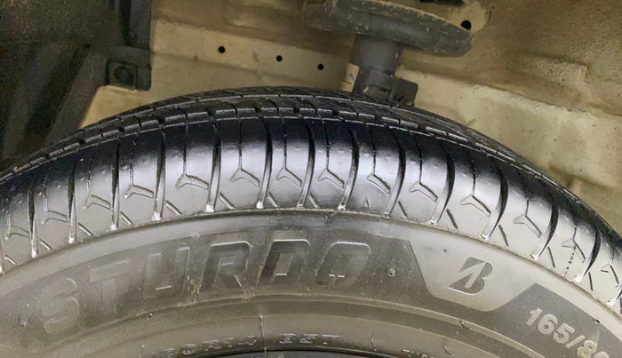 2017 Maruti Swift VXI, CNG, Manual, 1,09,405 km, Left Front Tyre Tread