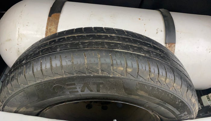 2017 Maruti Swift VXI, CNG, Manual, 1,09,405 km, Spare Tyre