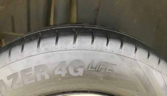 2017 Maruti Swift VXI, CNG, Manual, 1,09,405 km, Right Rear Tyre Tread