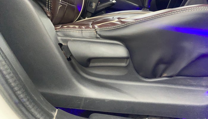 2017 Maruti Swift VXI, CNG, Manual, 1,09,405 km, Driver Side Adjustment Panel