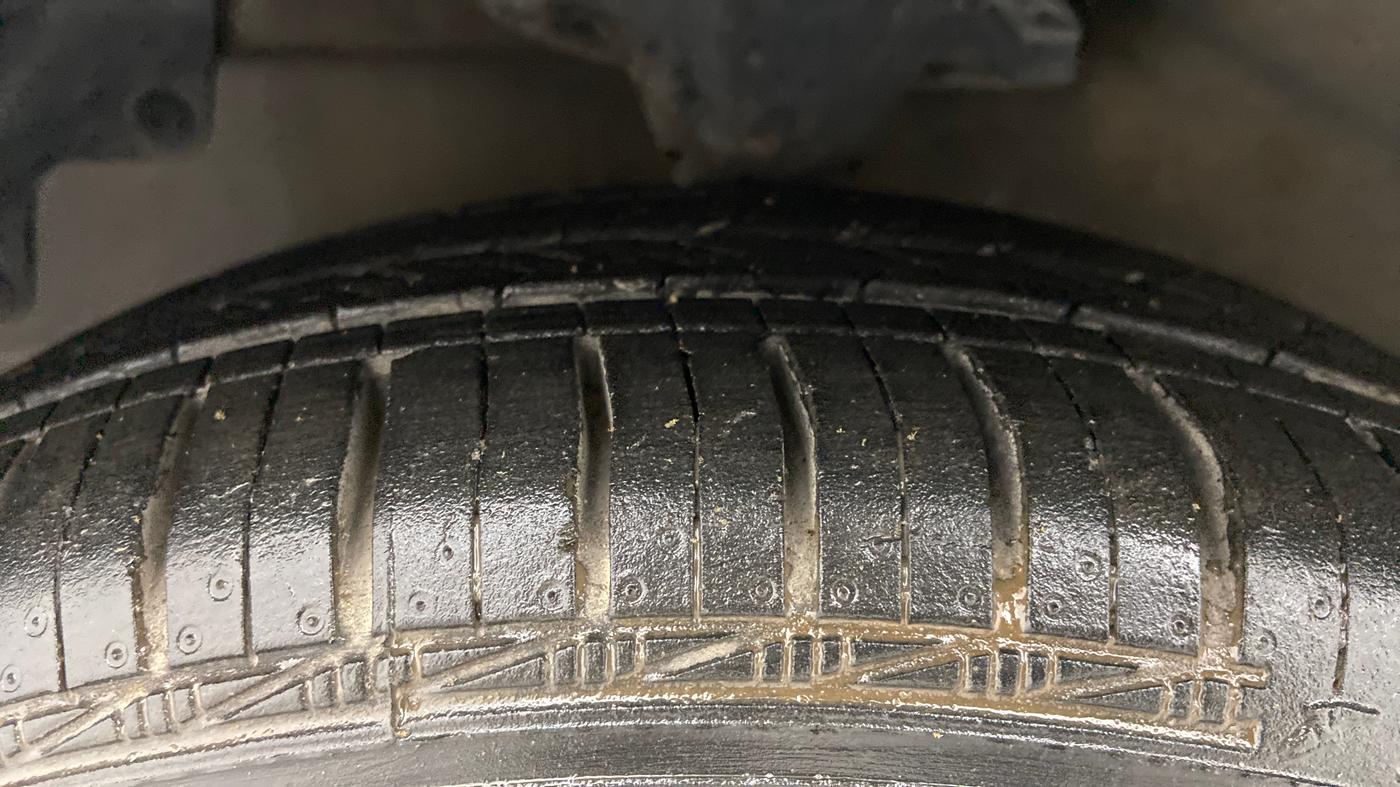 2017 Hyundai Eon MAGNA +, Petrol, Manual, 43,958 km, Left Front Tyre Tread