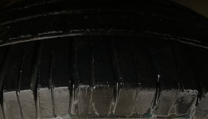 2016 Mahindra Kuv100 K4 6 STR, Petrol, Manual, 56,115 km, Right Front Tyre Tread