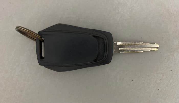 2016 Mahindra Kuv100 K4 6 STR, Petrol, Manual, 56,115 km, Key Close Up