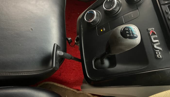 2016 Mahindra Kuv100 K4 6 STR, Petrol, Manual, 56,115 km, Gear Lever