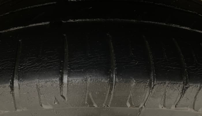 2016 Mahindra Kuv100 K4 6 STR, Petrol, Manual, 56,115 km, Left Rear Tyre Tread