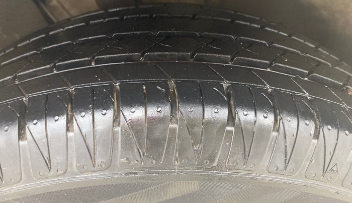 2021 Skoda KUSHAQ AMBITION 1.0L TSI MT, Petrol, Manual, 53,883 km, Right Front Tyre Tread