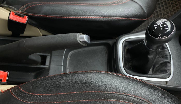 2015 Volkswagen Polo HIGHLINE1.5L DIESEL, Diesel, Manual, 68,124 km, Gear Lever