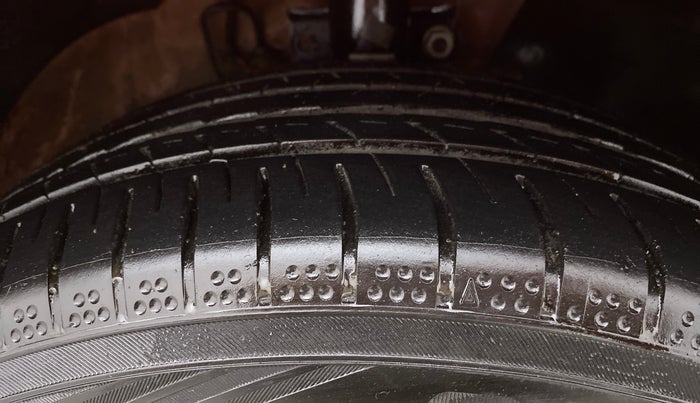 2015 Volkswagen Polo HIGHLINE1.5L DIESEL, Diesel, Manual, 68,124 km, Right Front Tyre Tread