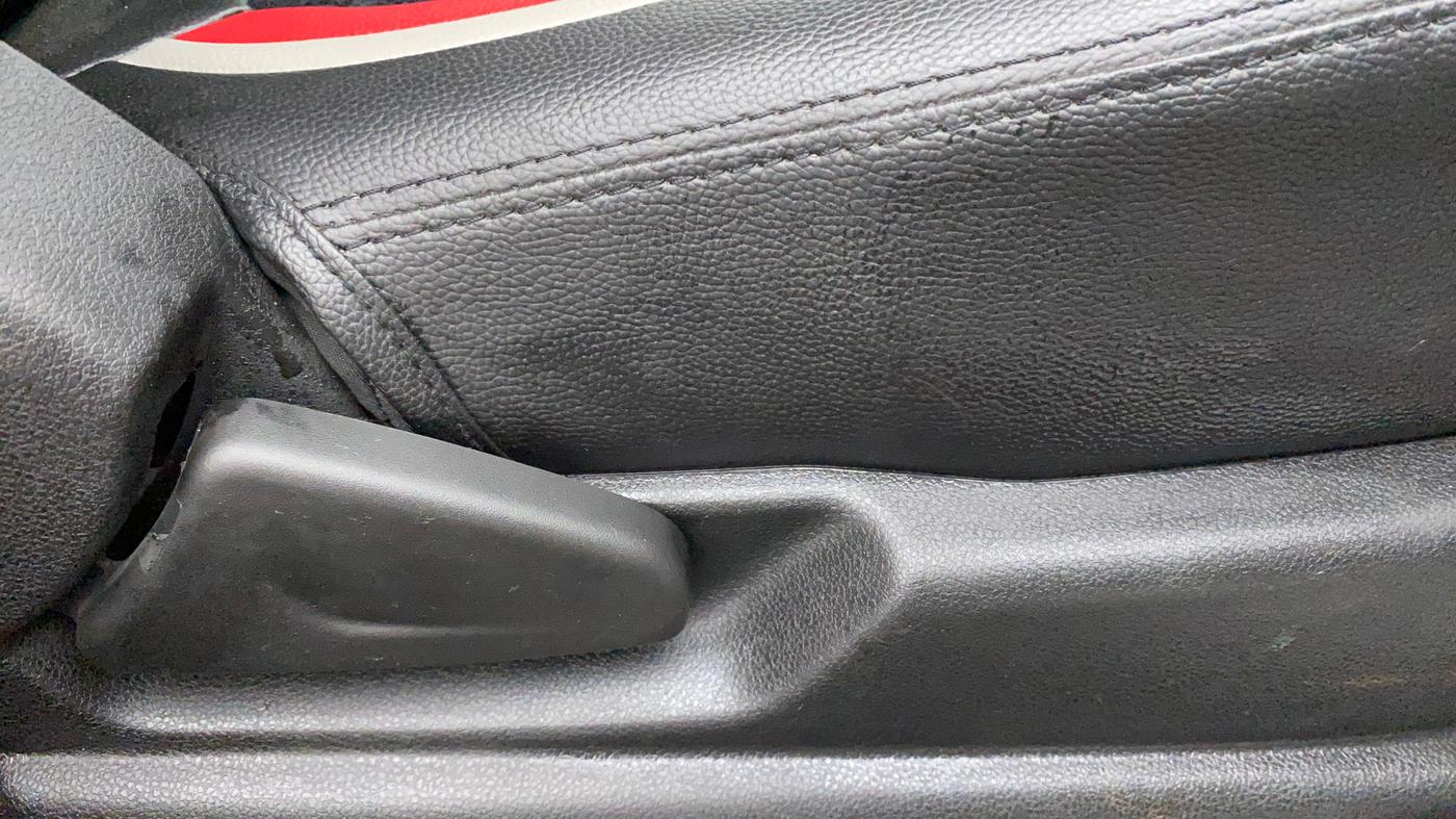 2021 Renault Kwid RXT 1.0 AMT (O), Petrol, Automatic, 1,680 km, Driver Side Adjustment Panel