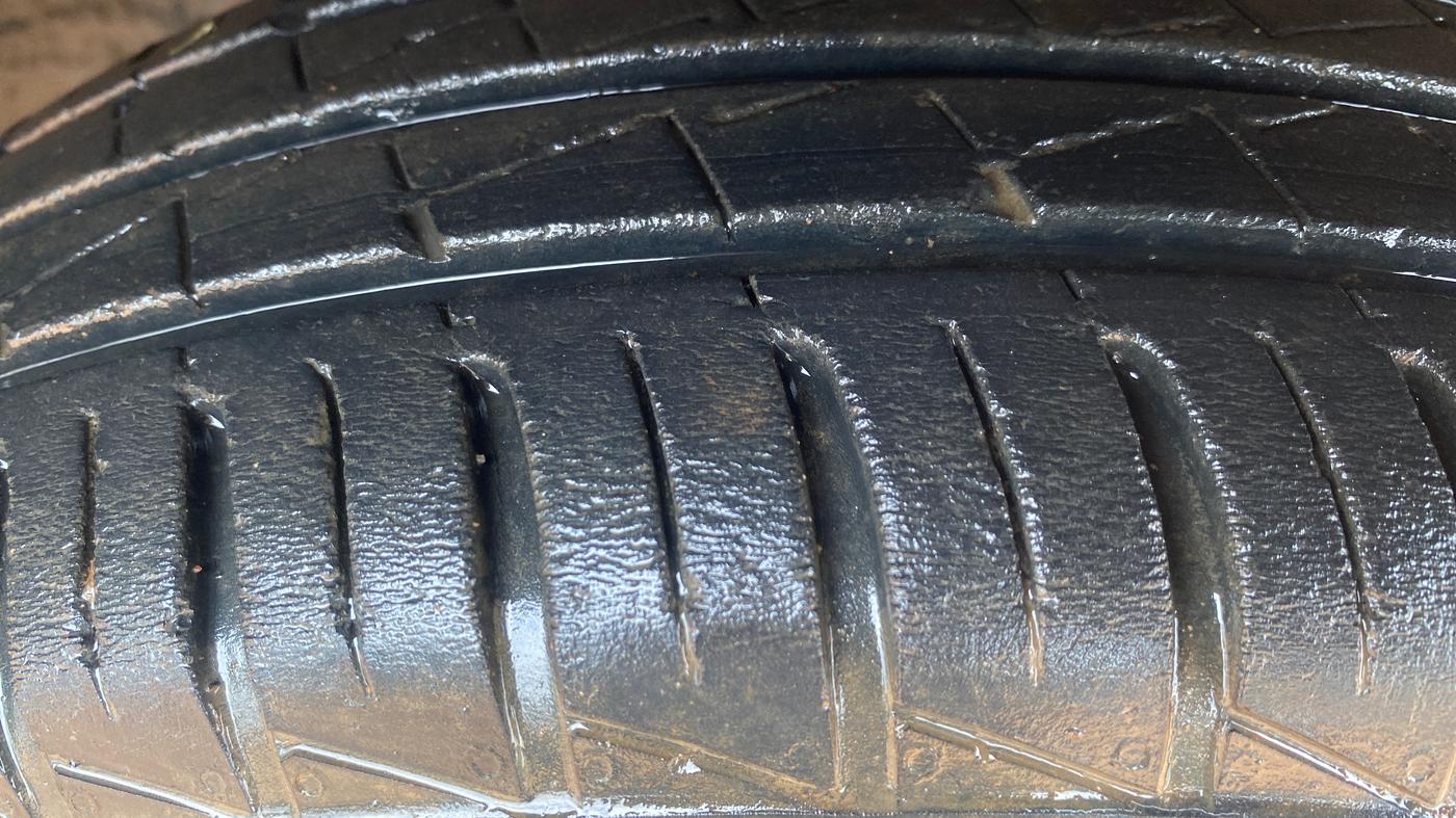 2023 Renault Kwid RXT 1.0 AMT, Petrol, Automatic, 21,504 km, Right Front Tyre Tread