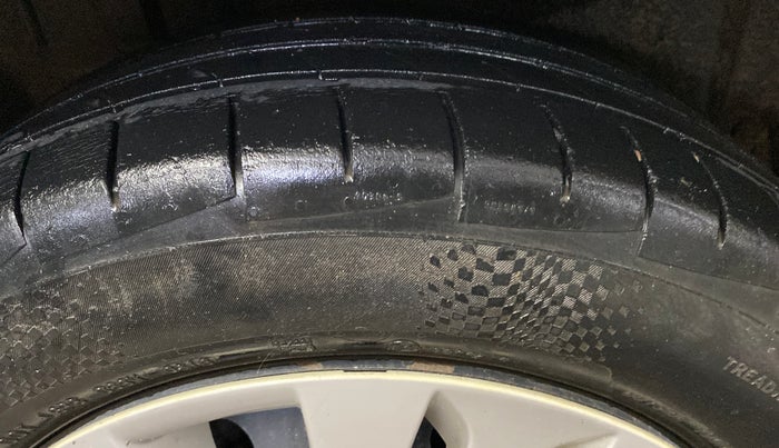 2015 Maruti Ertiga VXI, Petrol, Manual, 54,576 km, Right Rear Tyre Tread