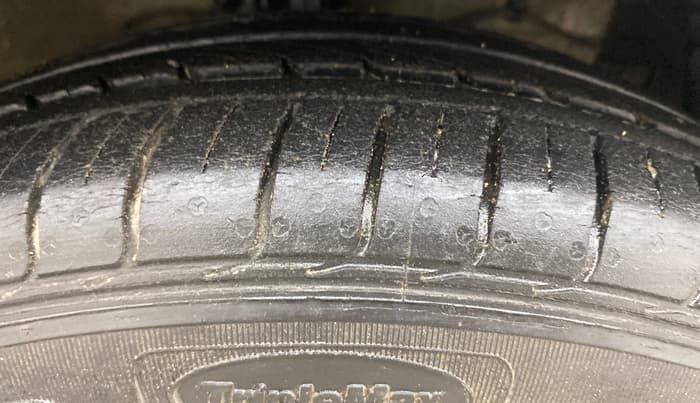 2014 Maruti Ertiga ZXI, Petrol, Manual, 78,573 km, Right Front Tyre Tread