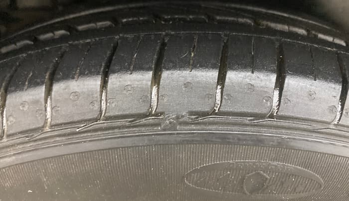 2014 Maruti Ertiga ZXI, Petrol, Manual, 78,573 km, Right Rear Tyre Tread