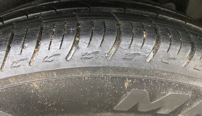 2014 Maruti Ertiga ZXI, Petrol, Manual, 78,573 km, Left Rear Tyre Tread