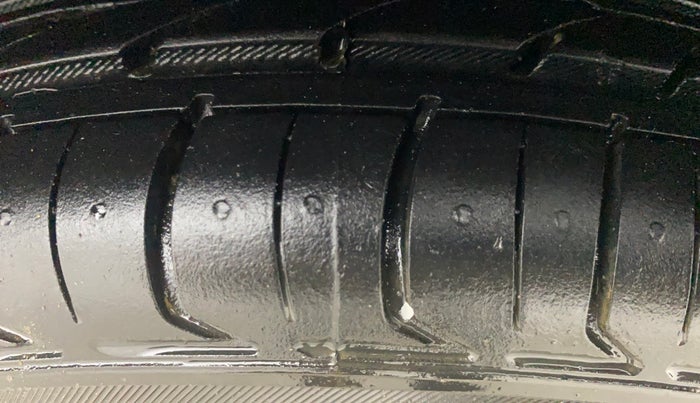 2014 Hyundai Eon SPORTZ, Petrol, Manual, 31,917 km, Left Rear Tyre Tread