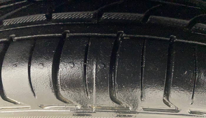 2014 Hyundai Eon SPORTZ, Petrol, Manual, 31,917 km, Right Front Tyre Tread