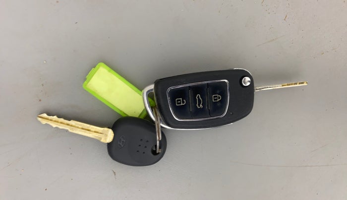 2014 Hyundai Eon SPORTZ, Petrol, Manual, 31,917 km, Key Close Up