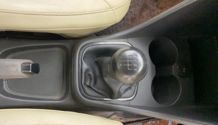 2017 Volkswagen Ameo COMFORTLINE 1.2L, Petrol, Manual, 38,247 km, Gear Lever