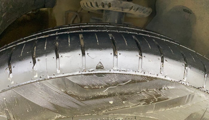 2017 Volkswagen Ameo COMFORTLINE 1.2L, Petrol, Manual, 38,247 km, Right Front Tyre Tread