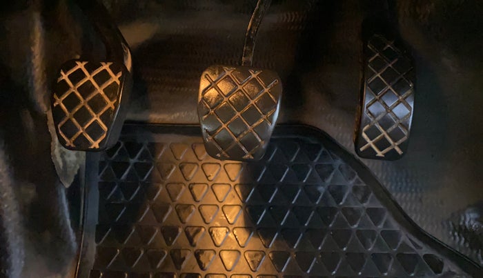 2017 Volkswagen Ameo COMFORTLINE 1.2L, Petrol, Manual, 38,247 km, Pedals