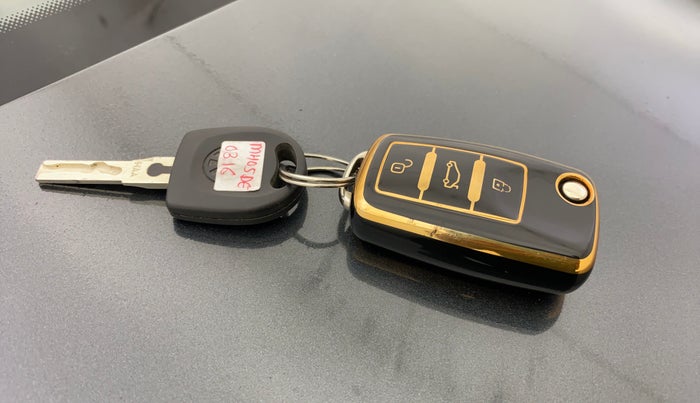 2017 Volkswagen Ameo COMFORTLINE 1.2L, Petrol, Manual, 38,247 km, Key Close Up