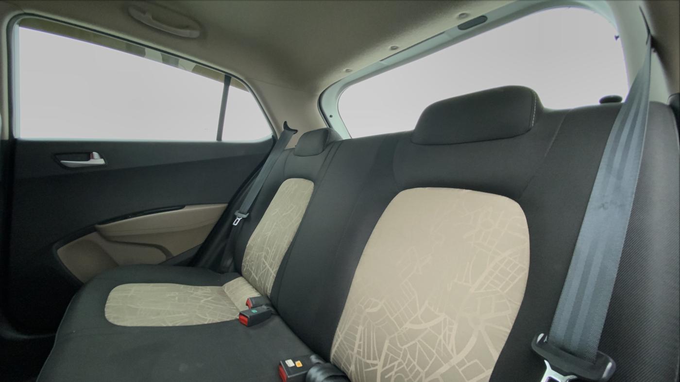 2017 Hyundai Grand i10 Sportz(O) 1.2 MT, Petrol, Manual, 28,771 km, Right Side Rear Door Cabin