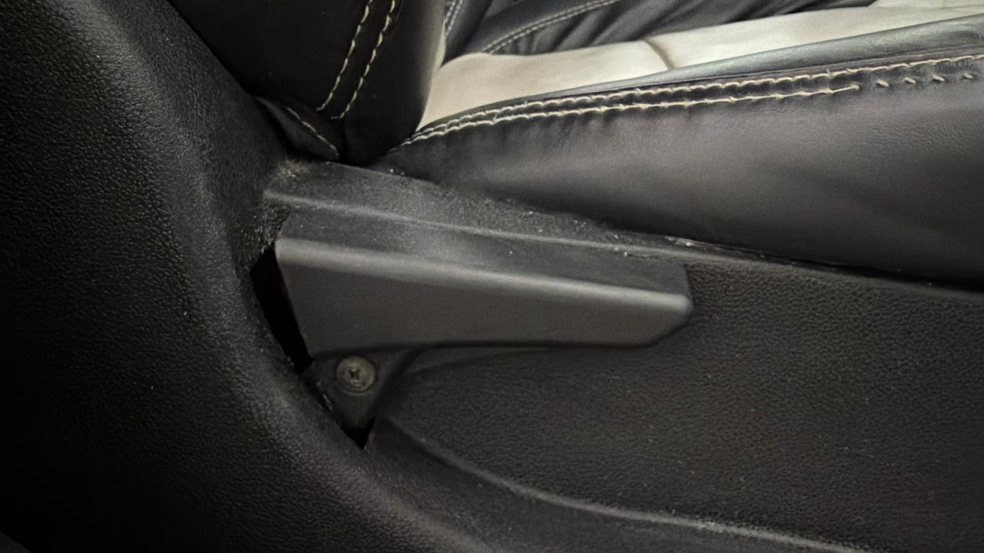 2018 Tata NEXON XM PETROL, CNG, Manual, 1,04,939 km, Driver Side Adjustment Panel