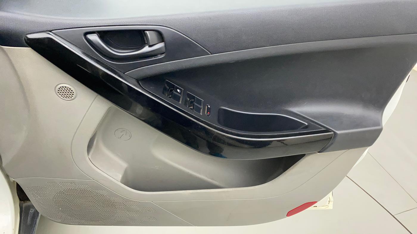 2019 Tata NEXON XM PETROL, Petrol, Manual, 95,024 km, Driver Side Door Panels Control