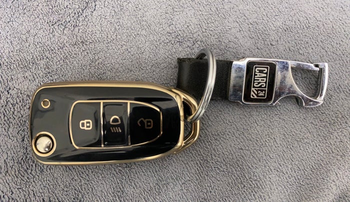 2019 Tata NEXON XM PETROL, Petrol, Manual, 95,024 km, Key Close Up