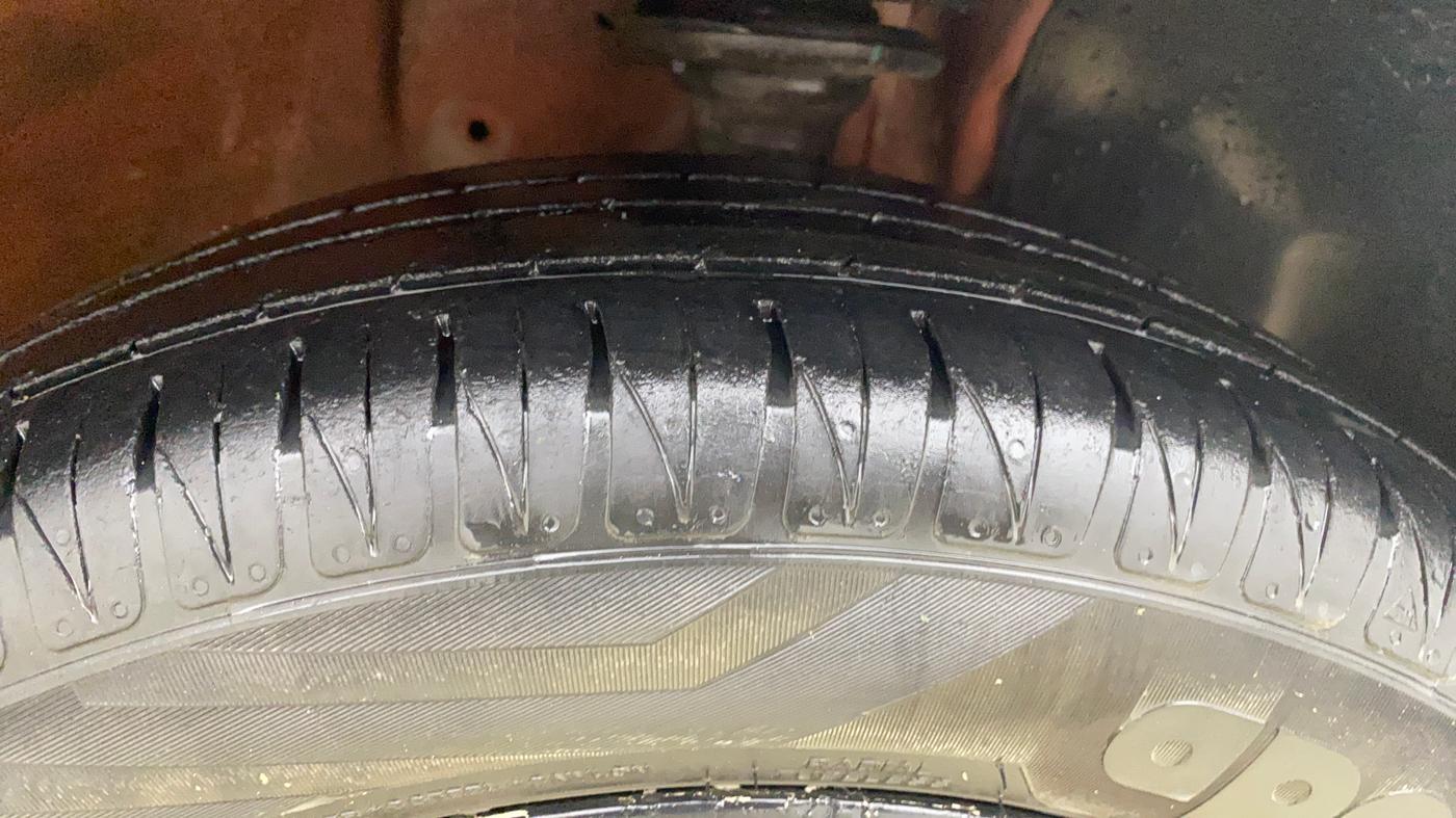 2017 Maruti IGNIS ZETA 1.2 AMT, CNG, Automatic, 1,28,019 km, Right Front Tyre Tread