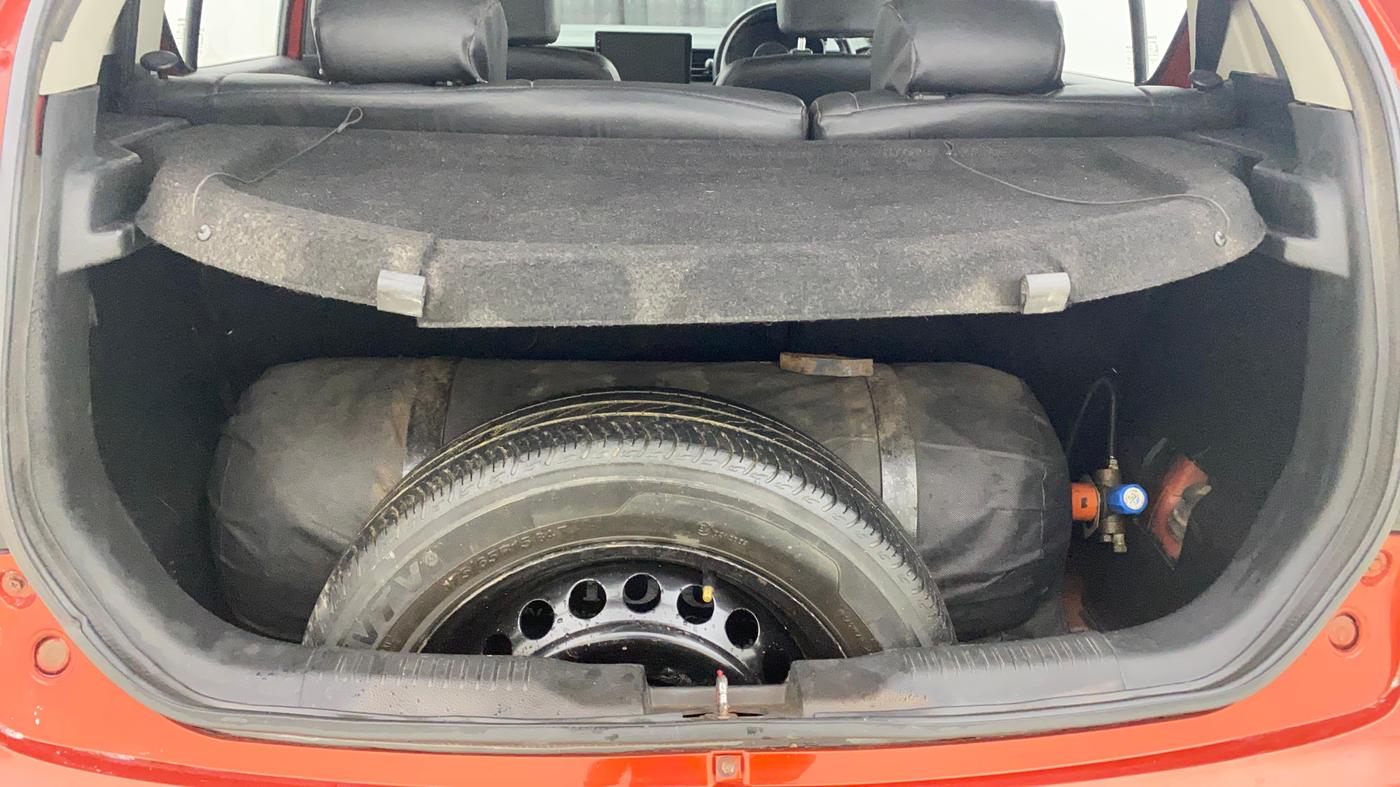 2017 Maruti IGNIS ZETA 1.2 AMT, CNG, Automatic, 1,28,019 km, Boot Inside