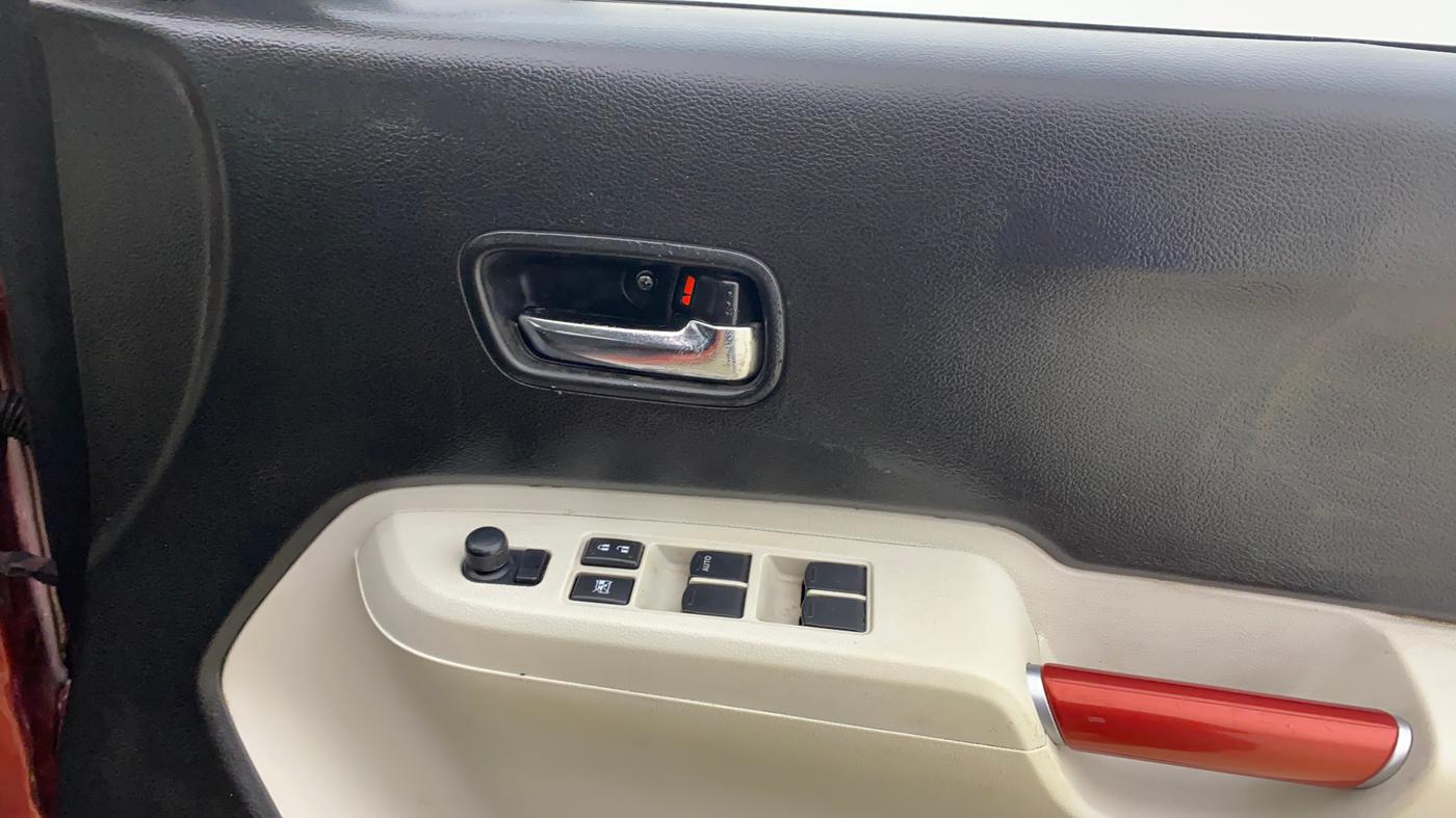 2017 Maruti IGNIS ZETA 1.2 AMT, CNG, Automatic, 1,28,019 km, Driver Side Door Panels Control