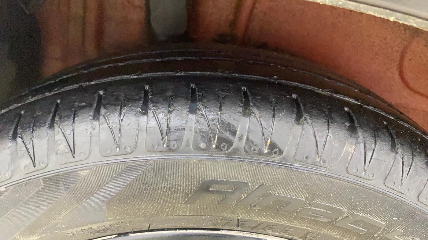 2017 Maruti IGNIS ZETA 1.2 AMT, CNG, Automatic, 1,28,019 km, Right Rear Tyre Tread